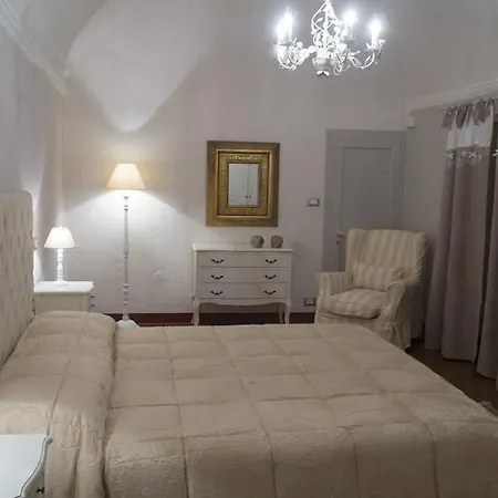 Il Palazzo Del Conte * Sarzana